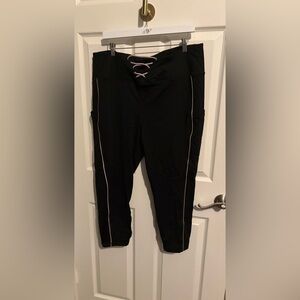 444- torrid 3 black cropped leggings with pink laces and trim